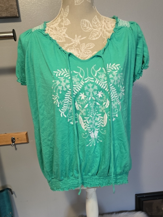 Style & Co. Tops - Style & Co. Green Short Sleeve Embroidered Drawstring Top